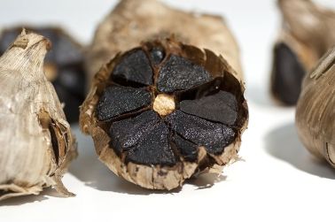 800px-black_garlic
